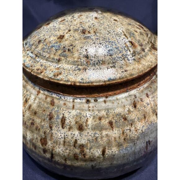 Paseo Collin Rosebrook Stoneware Pitcher Pottery w/ Lid Tan & Blue Oklahoma - Picture 5 of 9